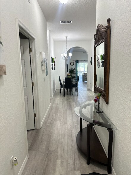 Building Photo - 1002 Gran Bahama Blvd