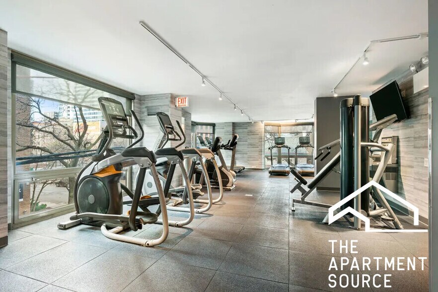 Building Photo - 1130 N Dearborn St