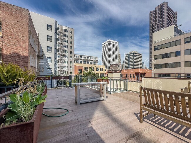 Building Photo - 570 Bush St