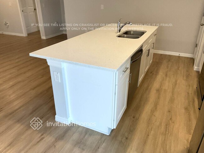 Building Photo - 2039 Harbell Ave SW