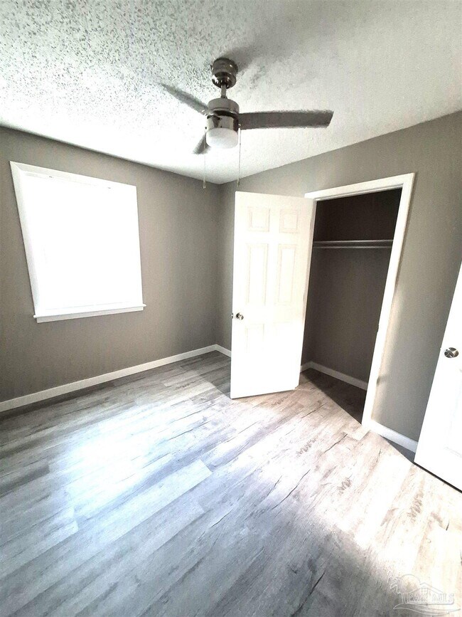 Building Photo - 206 Shadow Lawn Ln