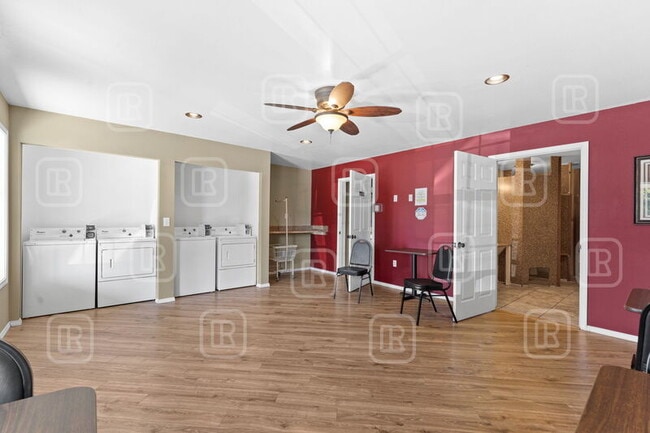 Building Photo - 7800 E Alki Ave