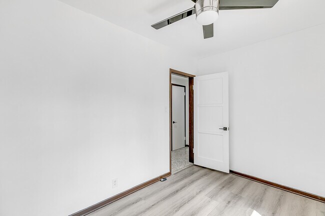 Building Photo - 2201 Manning Ave
