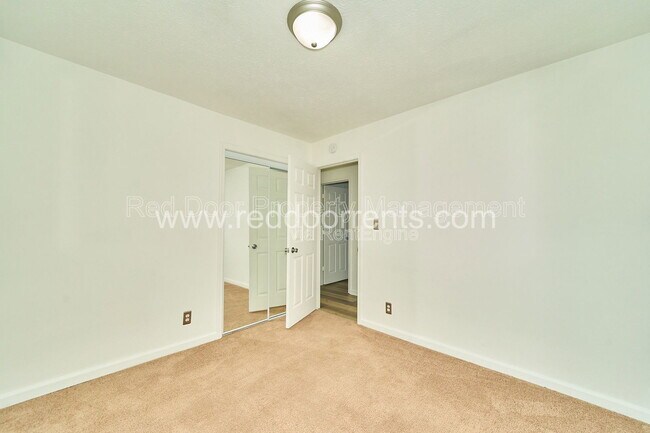 Building Photo - 5422 Greenfield Ave