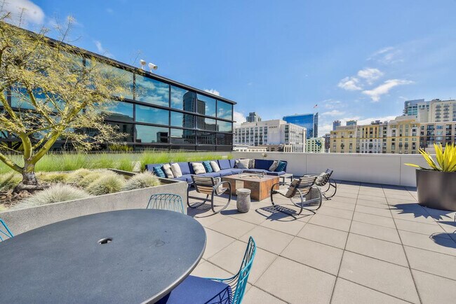 Building Photo - 315 J St