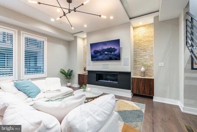 Building Photo - 608 N 3rd St