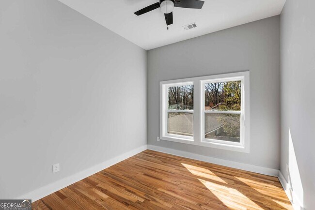 Building Photo - 2150 Essex Ave SW