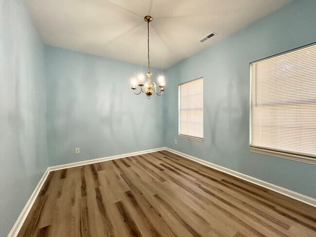 Building Photo - 5320 Cumberland Plain Dr