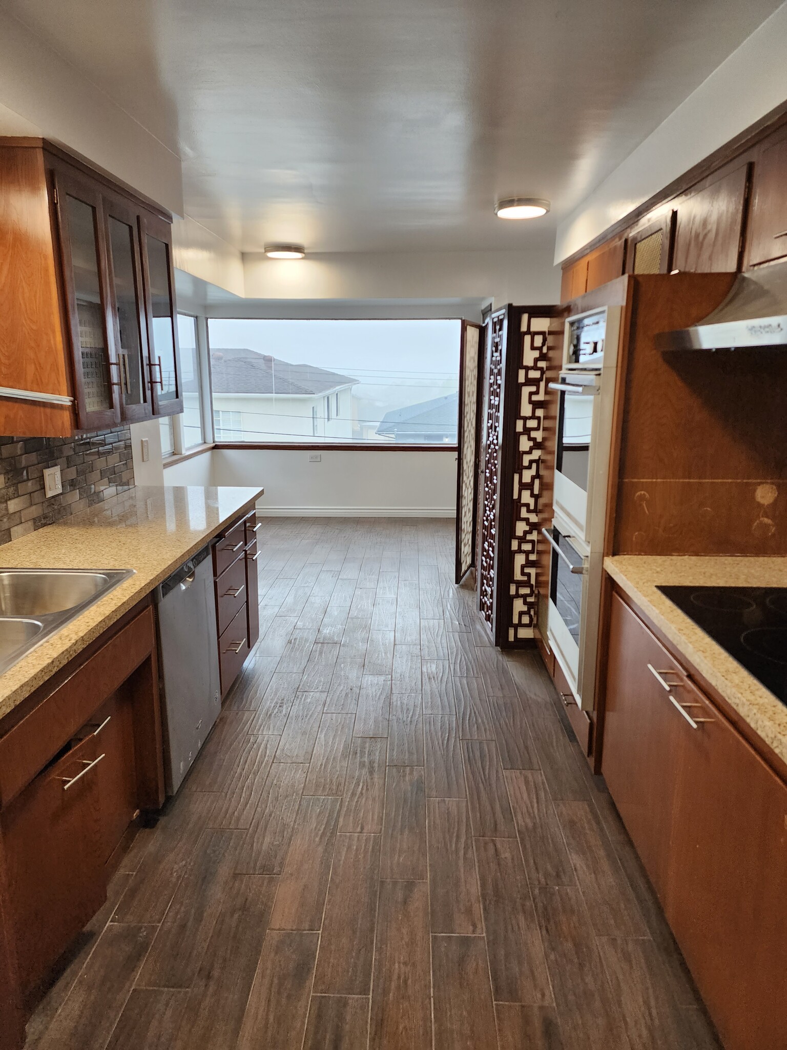 Kitchen with views of the city - 5014 W 58th Pl