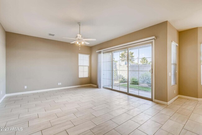 Building Photo - 3043 N 33rd Pl