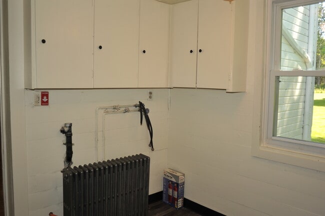 Building Photo - 8071 River Rd