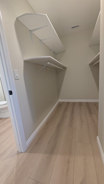 MB walk-in closet - 342 Pasadena Ave