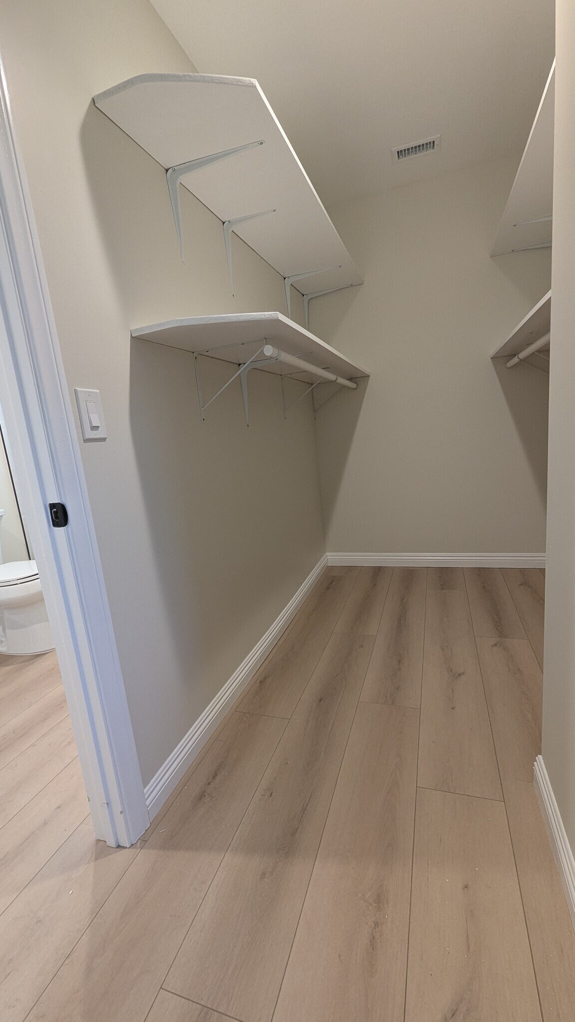 MB walk-in closet - 342 Pasadena Ave