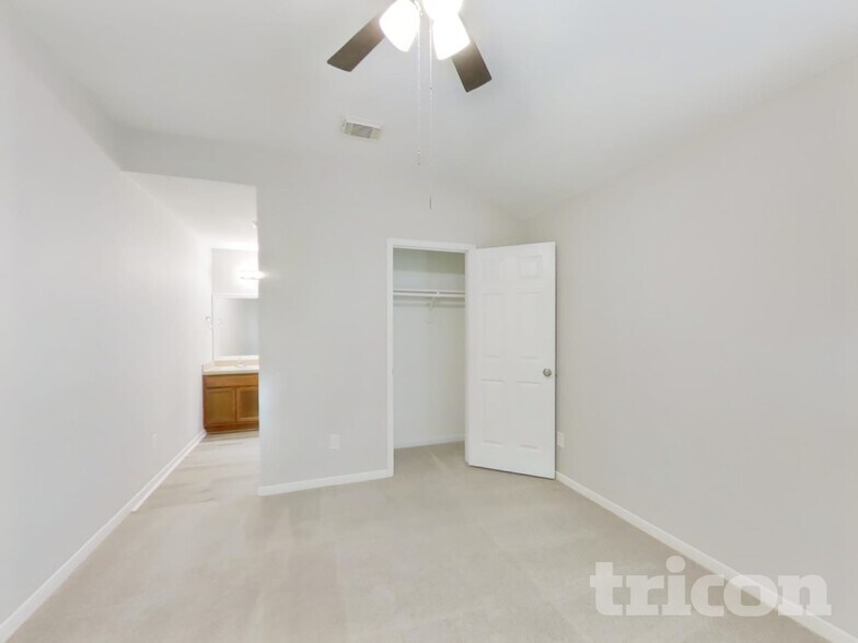 Building Photo - 7402 Deloache Ave