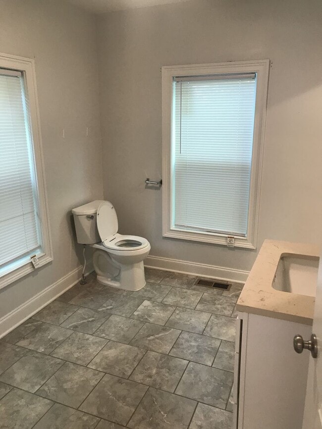 Building Photo - 2 Bed & 2 Bath in Old Hickory