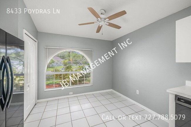 Building Photo - 8433 Poydras Ln