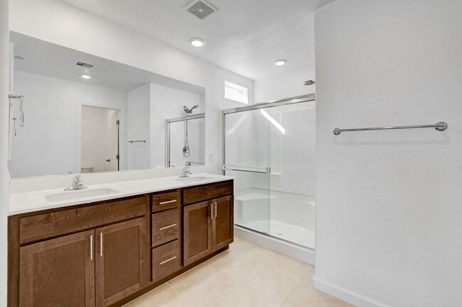 Building Photo - Like New Townhome at Falcon Ridge