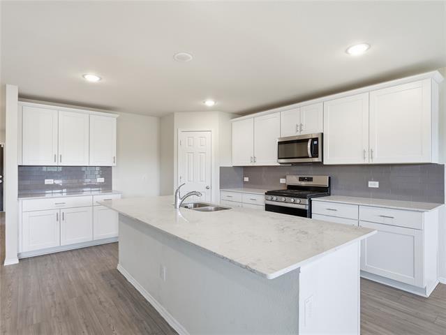 Building Photo - 933 Dressage Dr
