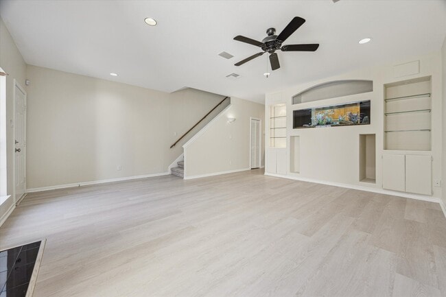 Building Photo - 2968 Holly Hall St