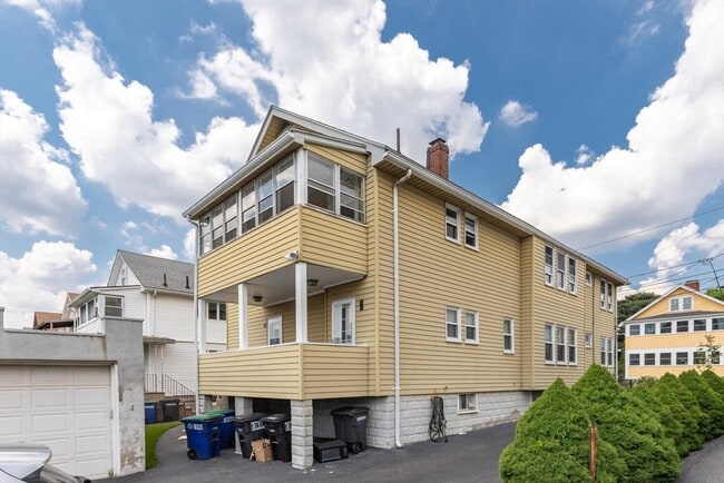 Building Photo - 68 Putnam Rd