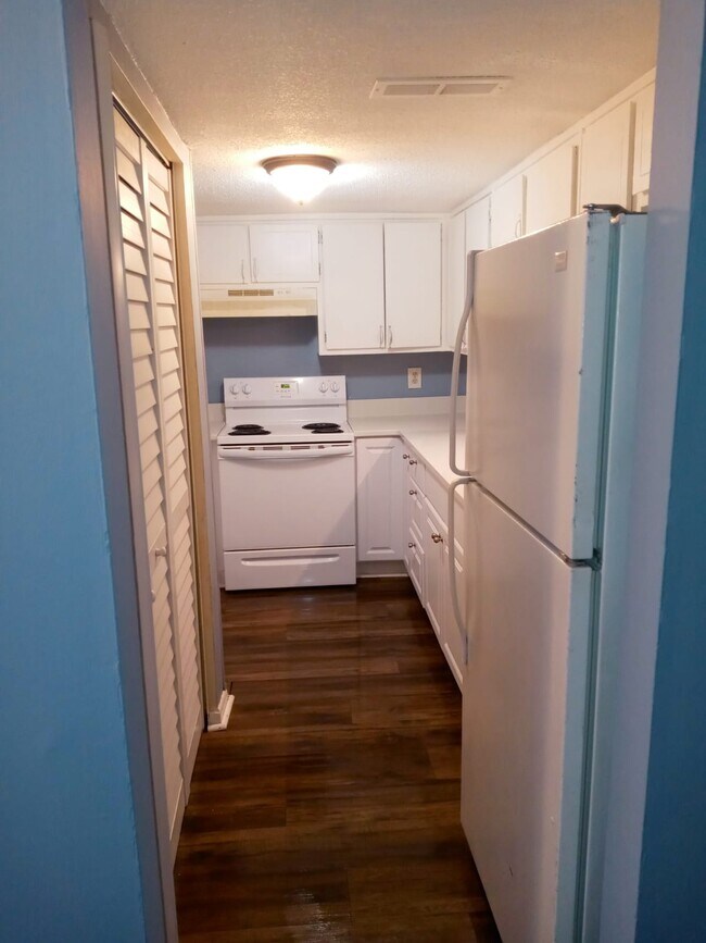 Building Photo - 3381 Columbia Trce