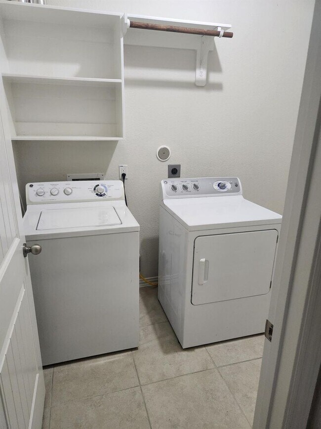 Building Photo - Beautiful 3-bedroom plus study, 2-bath home in Inverness Estates!