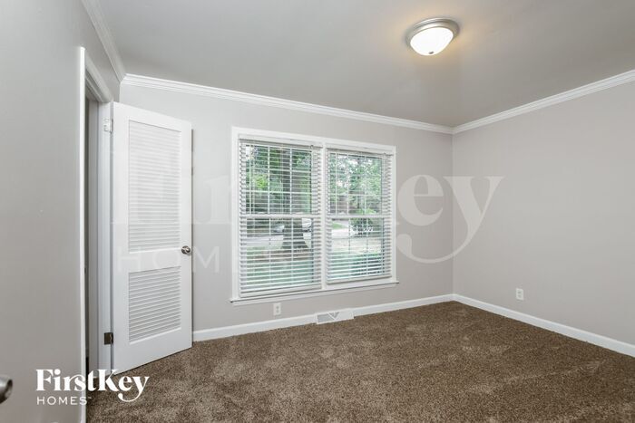 Building Photo - 2822 Rutherford Dr