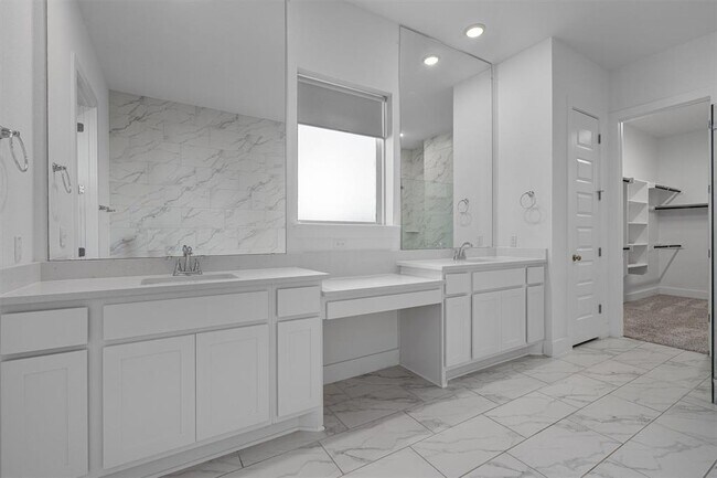 Building Photo - 724 Pinnacle View Dr