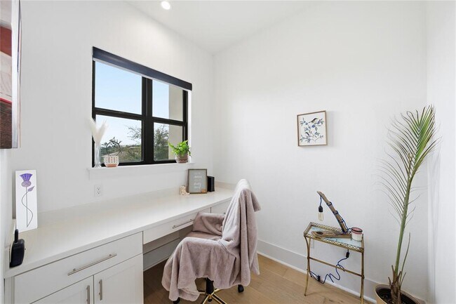 Building Photo - 321 Sweet Grass Ln