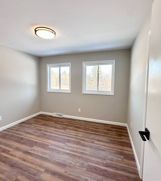 Building Photo - 521 Middleline Rd