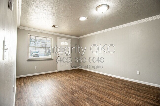 Building Photo - 4101 SE 45th St