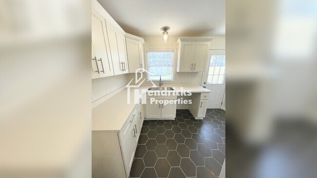 Building Photo - 1500 Ivy Rd