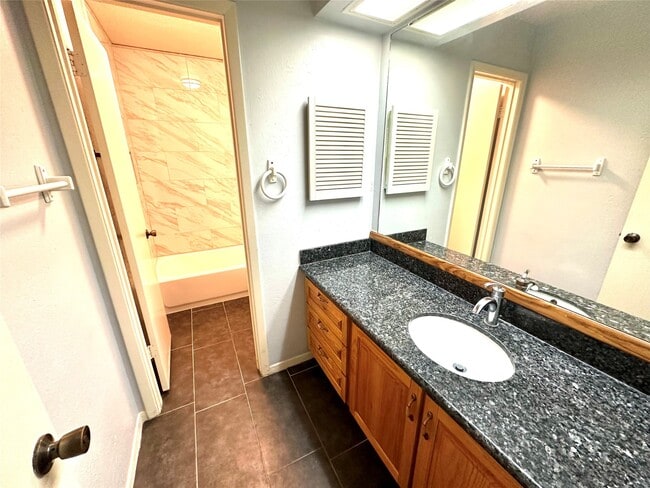 Building Photo - 18 Brookflower Rd