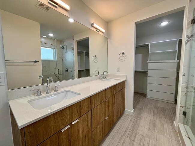 Building Photo - 510 Deer Path Lp