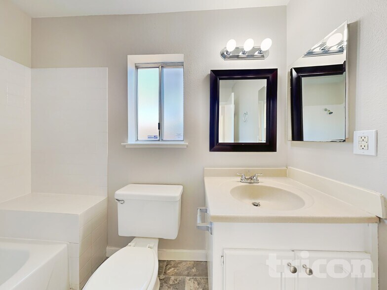 Building Photo - 607 Placer Ln