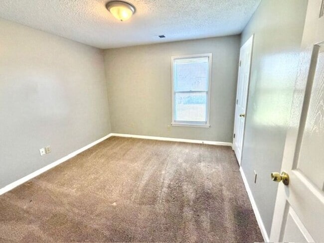 Building Photo - Cordova- 4 Bedroom 2 Bath Home-Spacious, Convenient Location