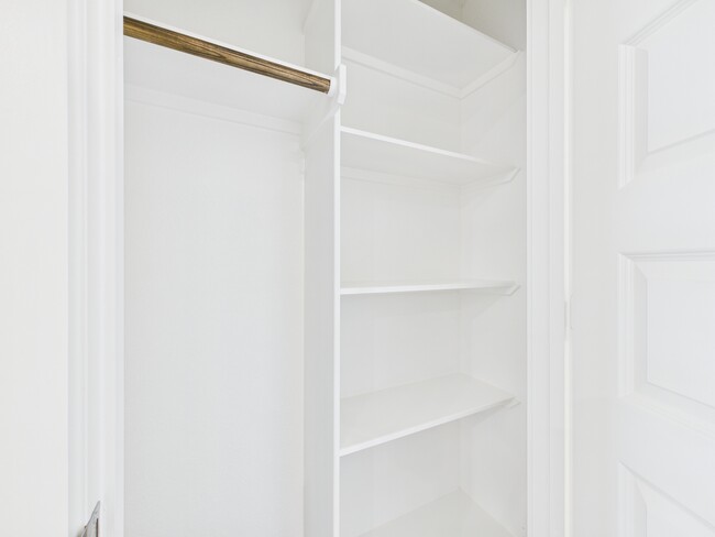 Building Photo - 1906 Viva Rd