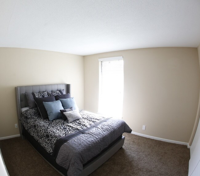 Building Photo - 3270 Kenelworth Dr