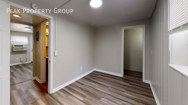 Building Photo - Available Now! 1 Bedroom Apartment Near OS...