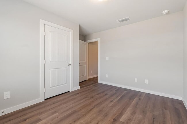 Building Photo - 2633 Baron Ave