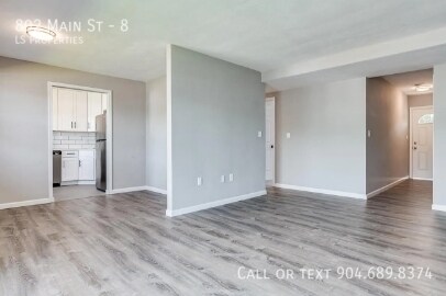 Building Photo - 802 Main St