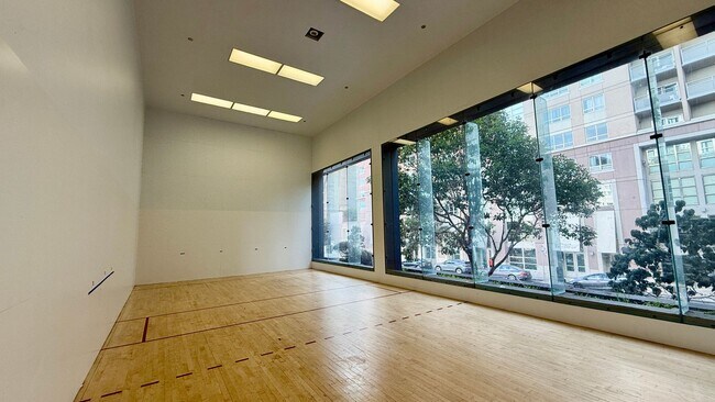 Building Photo - One Bedroom**Parking Included**The BayCrest- A Full Amenity Building**Open House**Sat/Sunday**11-...