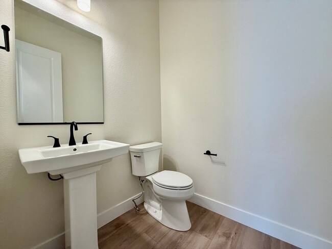 Building Photo - Luxury Living in Kissing Camels – 4 Bed | ...