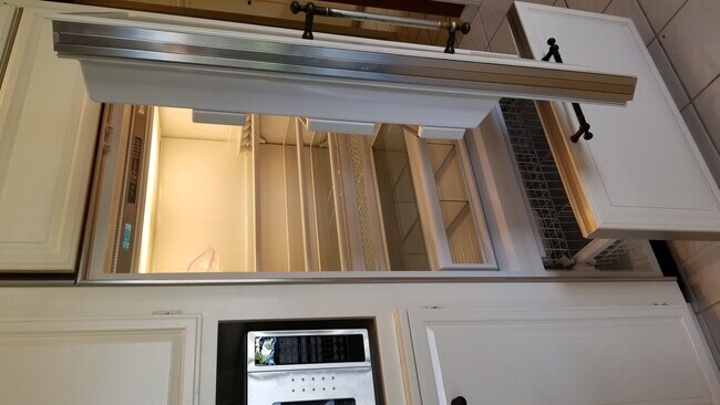 Building Photo - Gorgeous, Corner Lot with all the extras.