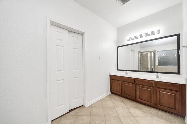 Building Photo - 2412 Appian Way