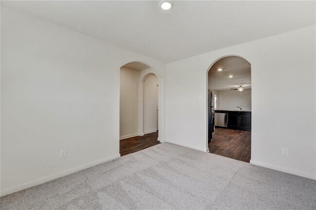 Building Photo - 353 Cres Park Dr