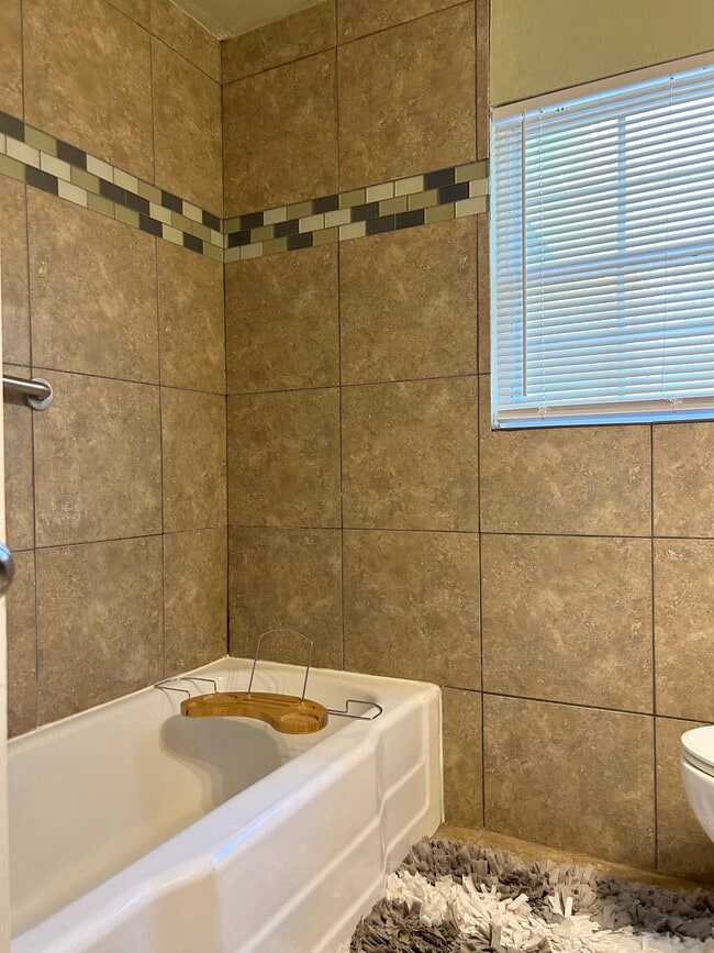 Building Photo - 237 Mink Dr