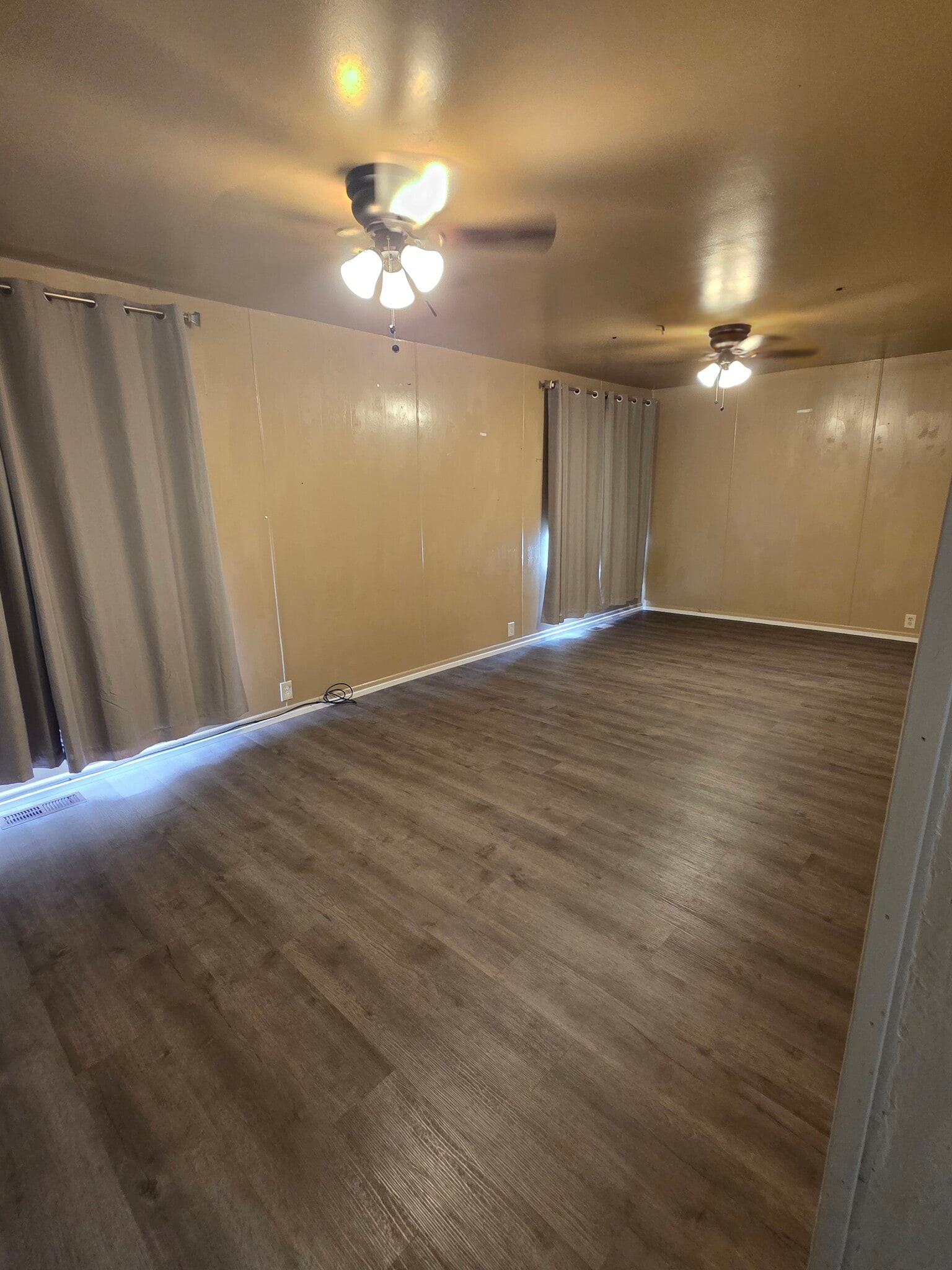 LR from Kitchen Entry - 552 5th Ave W