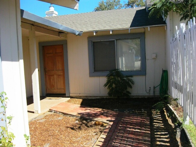 Primary Photo - Nice Duplex in Lake California