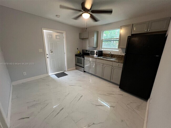 Primary Photo - 6980 SW 26th St